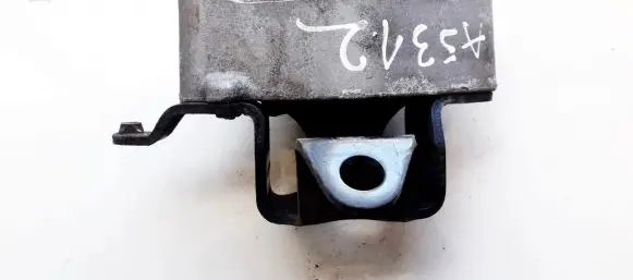 Toyota Prius (XW20) Engine mount bracket