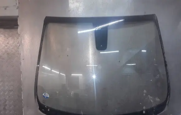 Peugeot 308 Front windscreen/windshield window 