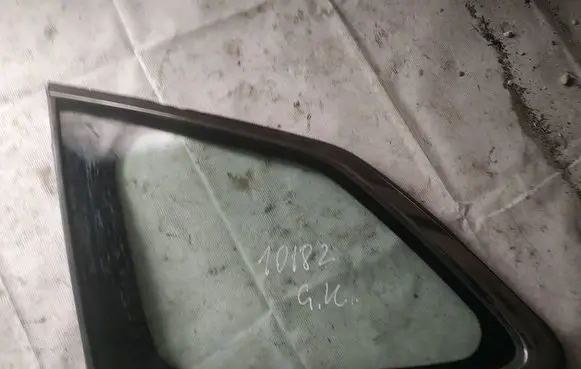 Subaru Outback Rear side window as2