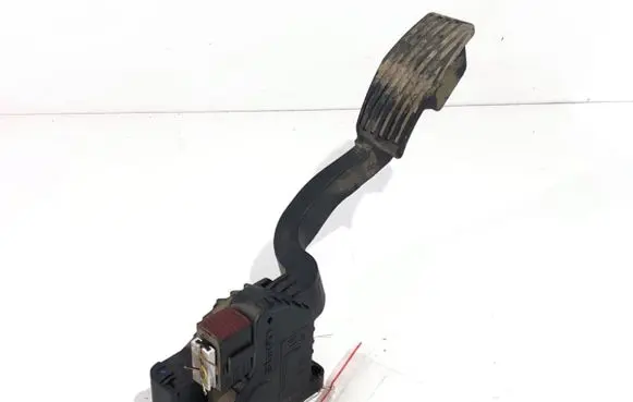 Opel Corsa D Accelerator throttle pedal 55702020