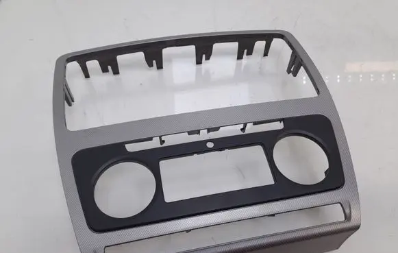Radio/GPS head unit trim
