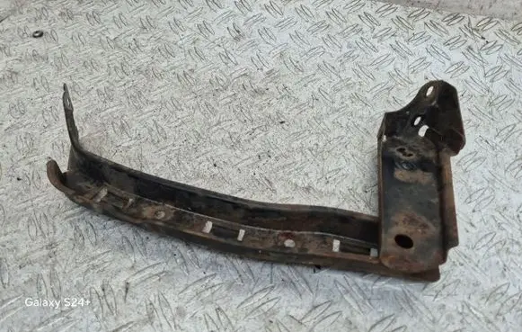 Honda CR-V Headlight/headlamp mounting bracket