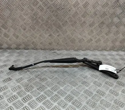 Mercedes-Benz C W204 Front wiper blade arm A2048201544