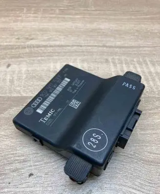 Volkswagen Golf V Gateway control module 1K0907530F 1K0907951