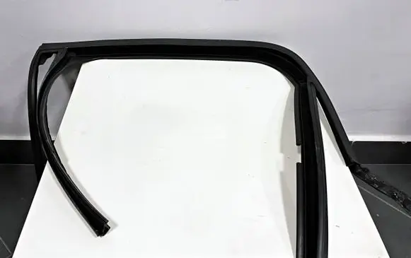 Mini Cooper Countryman F60 Rear door window/glass frame 7390165