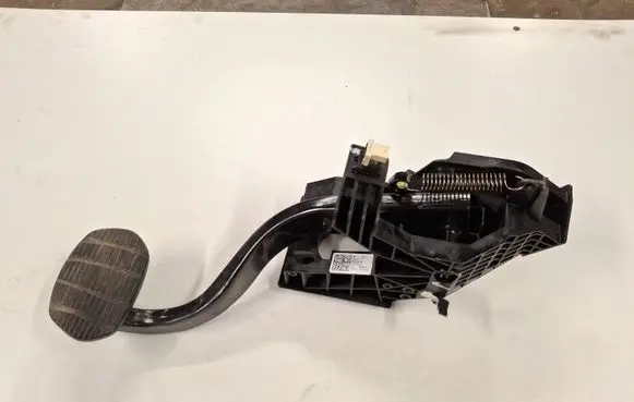 BMW X1 F48 F49 Brake pedal 6856596
