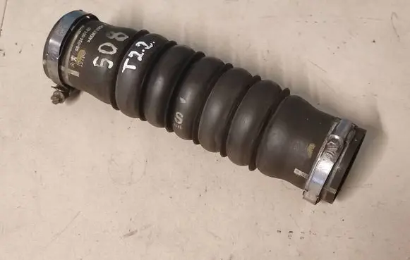 Peugeot 508 Intercooler hose/pipe 9803400180