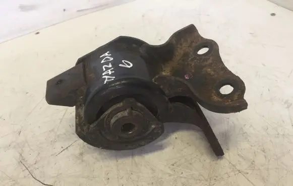 Mazda 6 Engine mount bracket