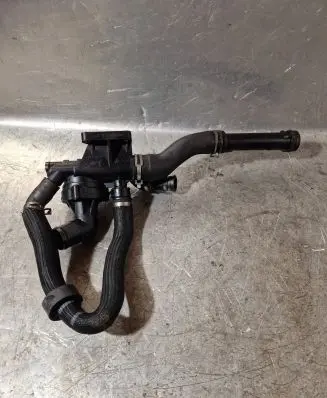 Nissan NV300 Thermostat/thermostat housing 110615482R