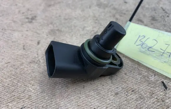 BMW 7 E65 E66 Camshaft position sensor 7792256 13627792256