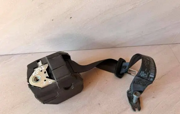 Volkswagen PASSAT B7 Rear seatbelt 3C9857805J