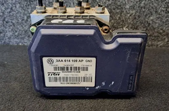 Volkswagen PASSAT B7 ABS Pump 3AA614109AP