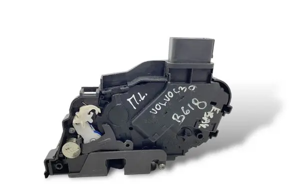Volvo C30 Front door lock 2400150 30799311 A048069