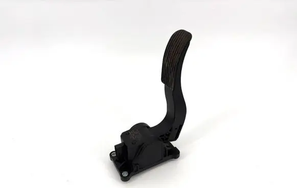 Accelerator throttle pedal