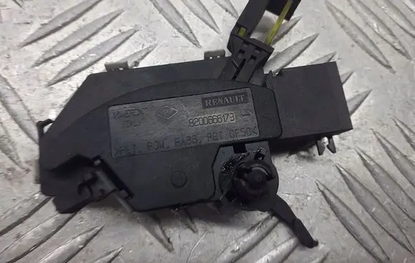 Renault Scenic II - Grand scenic II Clutch pedal sensor 8200666173
