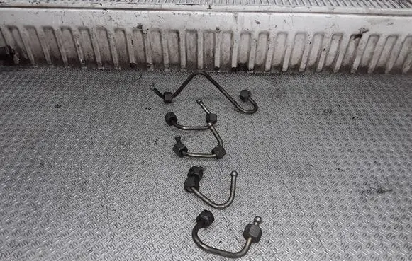 Renault Megane II Fuel injector supply line/pipe 