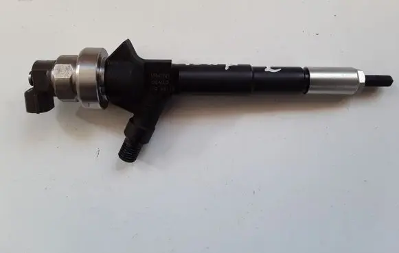 Opel Mokka Fuel injector 55567729