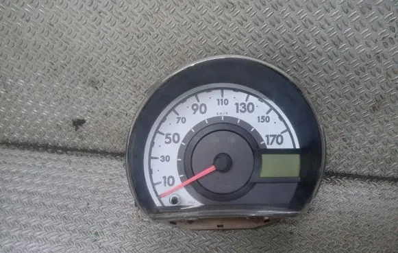 Peugeot 107 Speedometer (instrument cluster) 838000H050