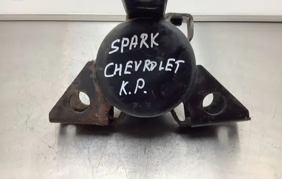 Chevrolet Spark Engine mount bracket