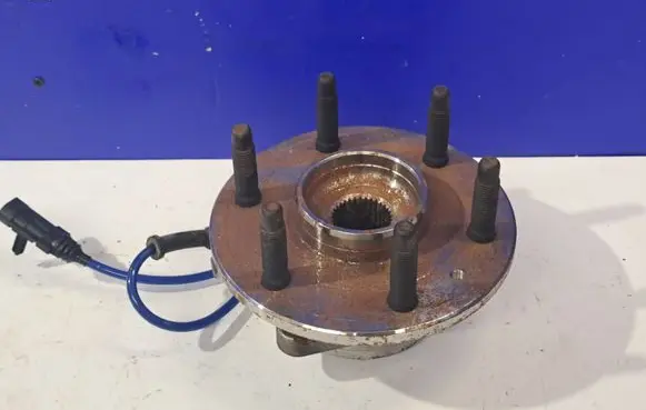 Front wheel hub