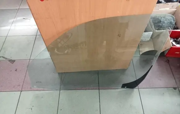Citroen Berlingo Rear door window glass 43R000015