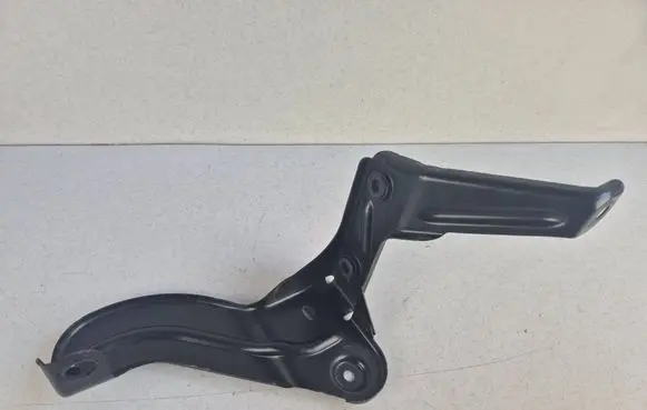 Audi A6 S6 C6 4F Intercooler pipe mounting bracket 4F0145813F