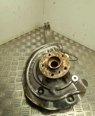 BMW iX Front wheel hub 6890573