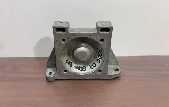 Chrysler 300 - 300C Gearbox mounting bracket