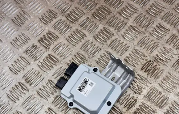 Lexus RX 450H Fuel injection pump control unit/module 8957158020