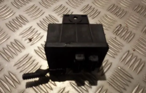 Fiat Stilo Glow plug pre-heat relay 0281003018