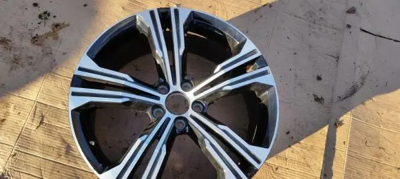 Volvo XC40 R19 alloy rim 