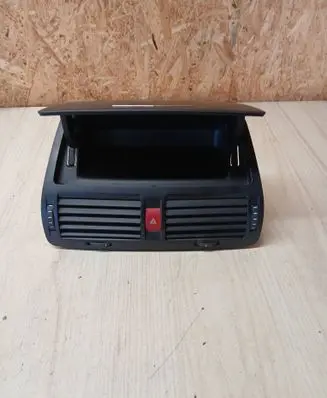 Skoda Octavia Mk2 (1Z) Dash center air vent grill 1Z0820951