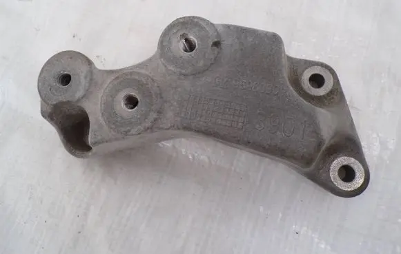 Opel Mokka Engine mounting bracket 96983901