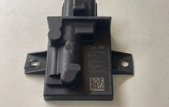 Jaguar XE Fuel injection pump control unit/module FK729D370AF 72951423 A2C87244403