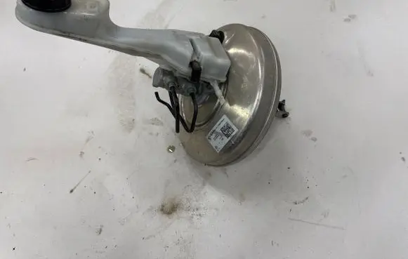 BMW 2 F46 Brake booster 6875608 0204J00019 27903066473