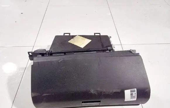 Mercedes-Benz B W245 Glove box