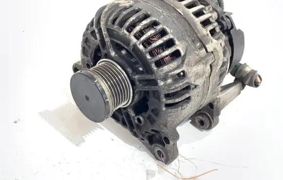 Volkswagen Jetta VI Generator/alternator 03C903023A