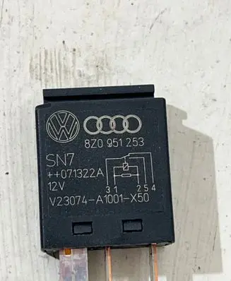 Audi A4 S4 B8 8K Other relay 8Z0951253 071322A V23074A1001X50