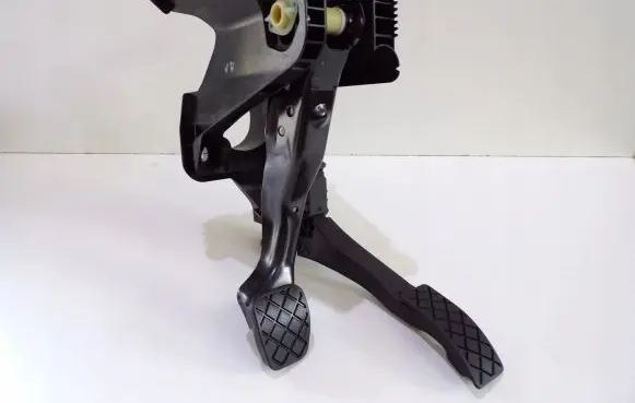 Volkswagen Golf VII Pedal assembly 5Q1721117E 5Q1723503J