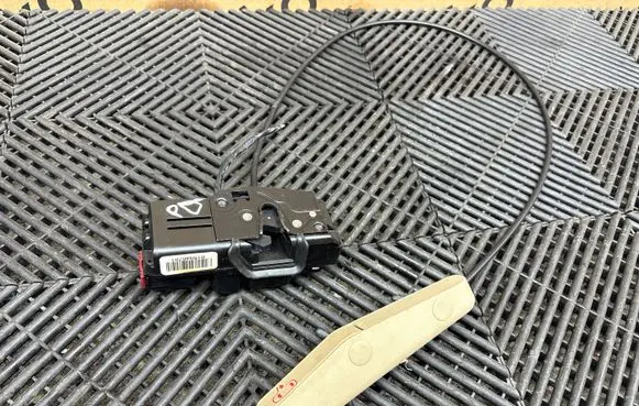 Chevrolet Corvette C6 Front door lock R15946781