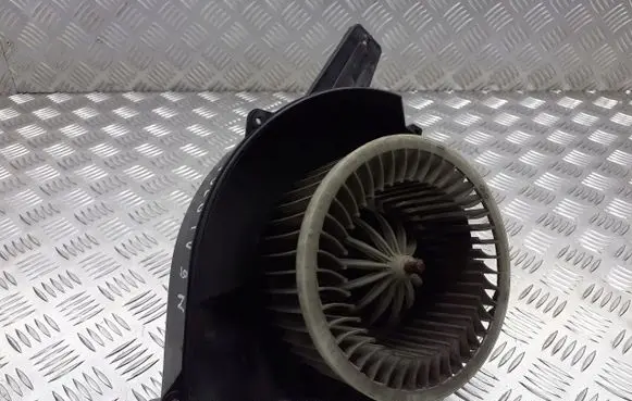 Volkswagen Polo IV 9N3 Front door blower motor 6Q1819015G