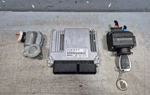 Mercedes-Benz E W211 Engine ECU kit and lock set A6461530179
