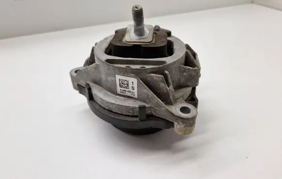 Engine mount bracket