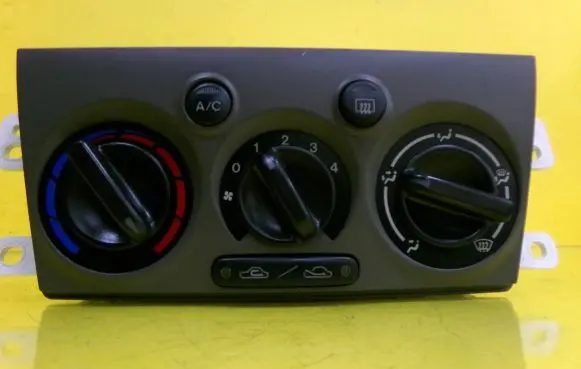 Mazda Premacy Climate control unit CB08A