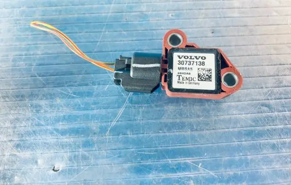Volvo V50 Airbag deployment crash/impact sensor 30737138