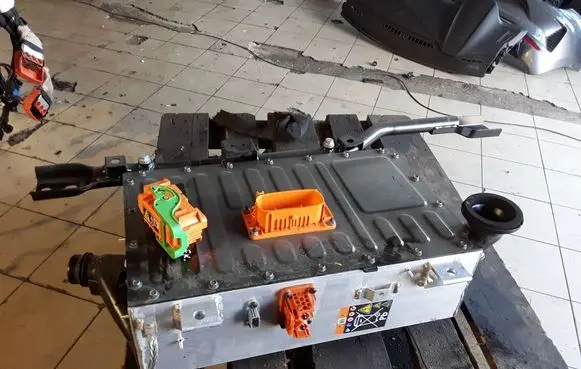 Renault Clio V Hybrid / electric car battery 295106130R