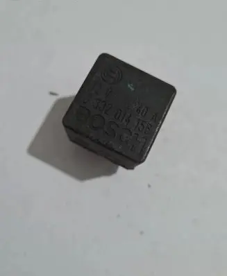 Volkswagen PASSAT B5 Other relay 0332014156