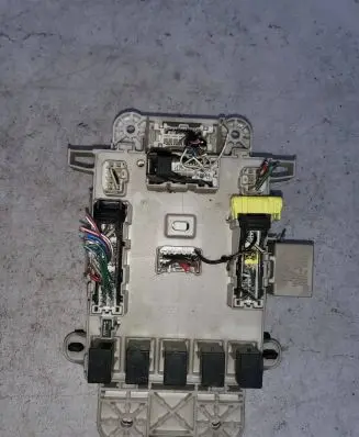 Toyota RAV 4 (XA20) Fuse module E11020100