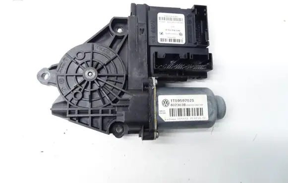 Skoda Octavia Mk1 (1U) Front door window regulator motor 1T0959702S