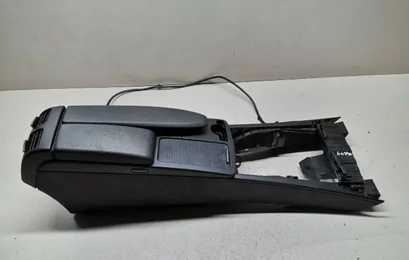 Mercedes-Benz C W204 Armrest A2046800150 0005031010